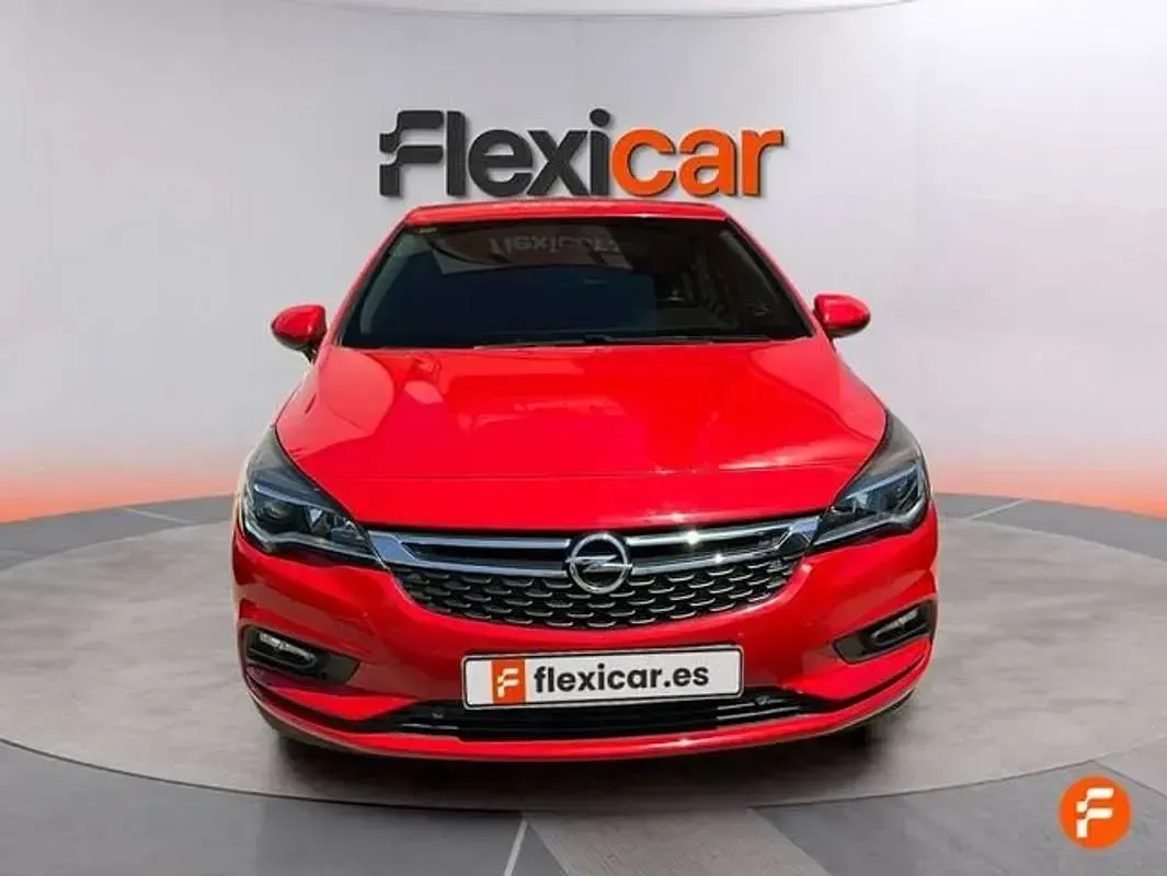 Usado Opel Astra Selective 110 CV (80 kW) 2018 Rojo Familiar