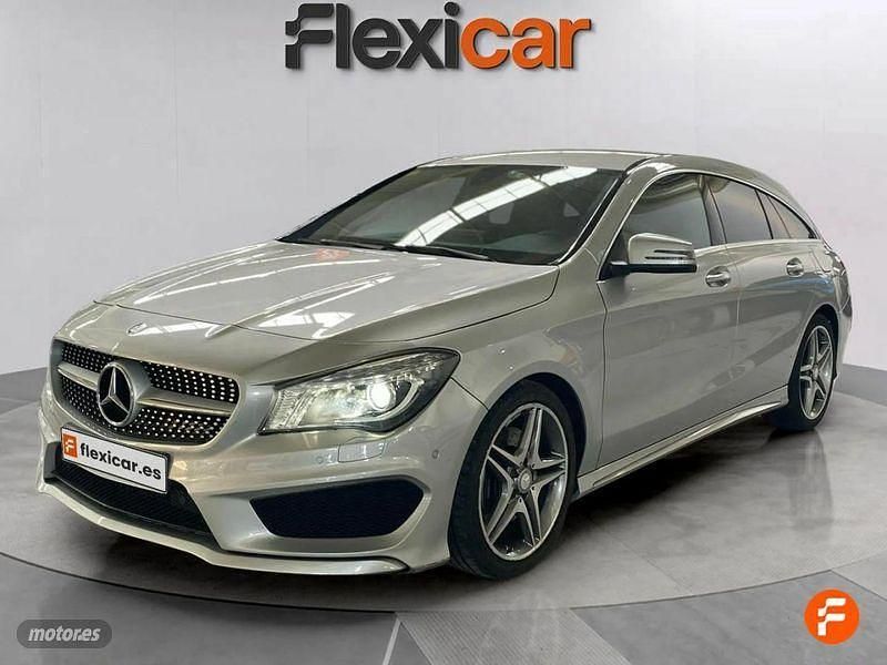 Usado Mercedes CLA220 Shooting Brake AMG line 177 CV (130 kW) 2016 Gris Familiar