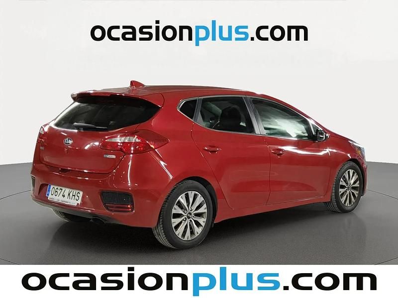 Käytetty Kia Ceed 100 HP (73 kW) 2018 Punainen Viistoperä
