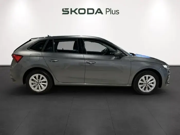 Usado Skoda Scala 95 CV (69 kW) 2026 Gris Utilitario
