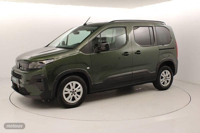 Usado Peugeot Rifter Allure 100 CV (73 kW) 2024 Verde Monovolumen