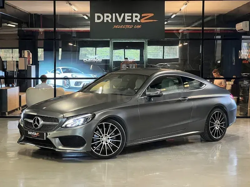 Usado Mercedes 200 AMG line 184 CV (135 kW) 2016 Gris / plata Coupe