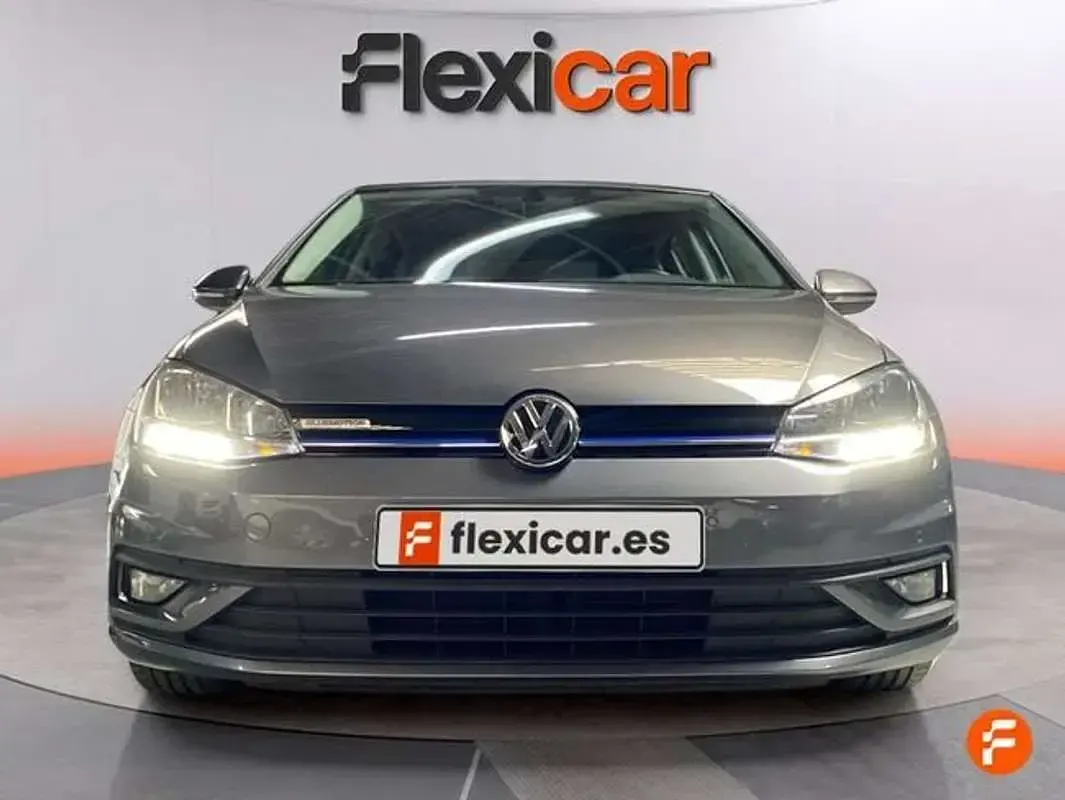 Usado VW Golf VIII Style 131 CV (96 kW) 2020 Gris Utilitario