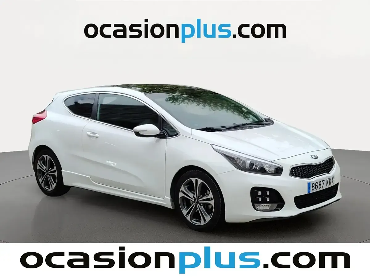 Usado Kia Ceed GT GT-Line 136 HP (100 kW) 2018 Branco Sedan