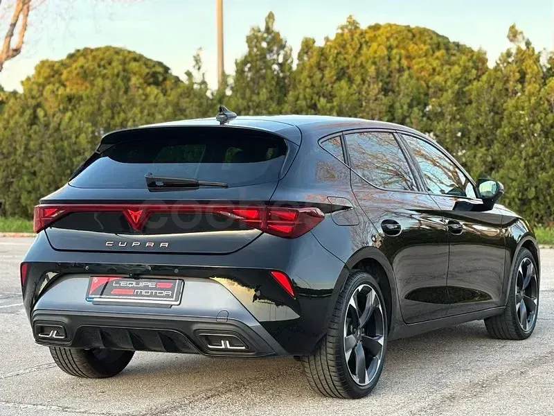 Usado Cupra Leon 150 CV (110 kW) 2025 Negro Berlina