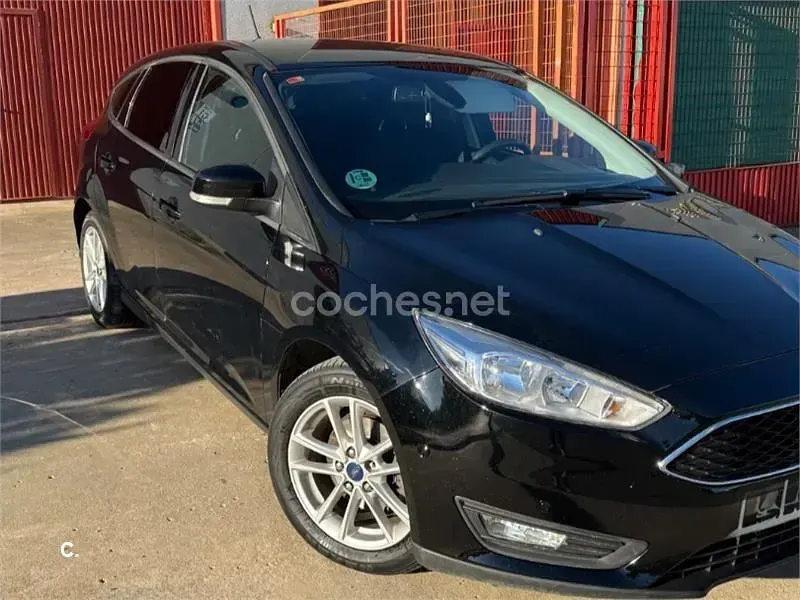Usado Ford Focus Titanium 120 CV (88 kW) 2017 Negro Berlina