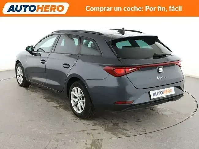Usado Seat Leon Style 150 CV (110 kW) 2022 Gris Familiar