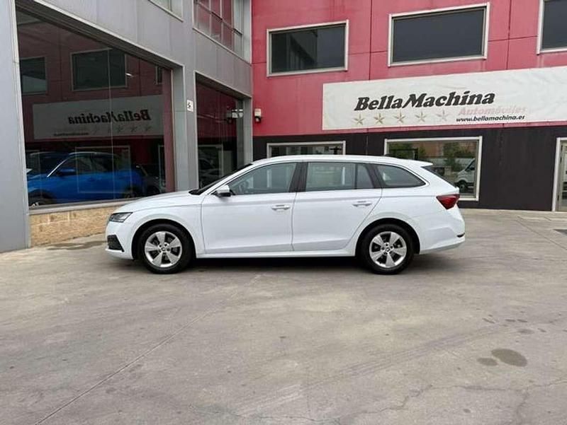 Usado Skoda Octavia 111 CV (81 kW) 2021 Blanco Familiar