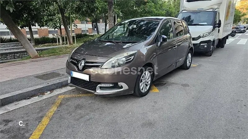 Usado Renault Scenic E-Tech LIMITED 110 CV (80 kW) 2014 Marrón Monovolumen