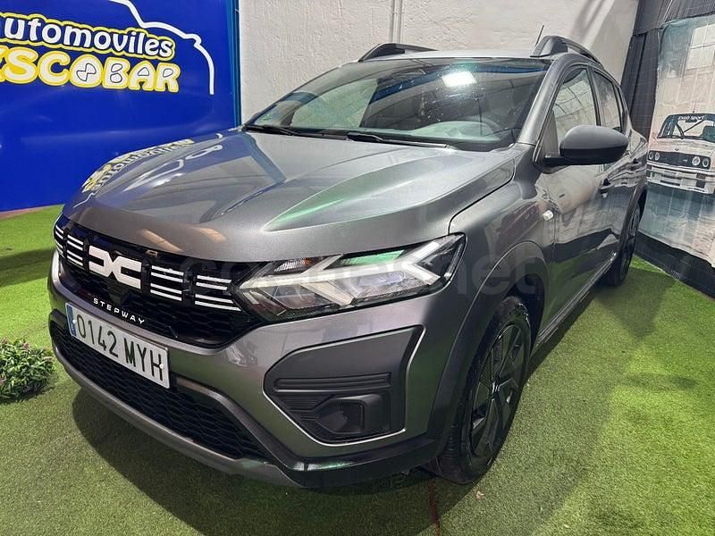 Usado Dacia Sandero Expression 101 CV (74 kW) 2025 Gris / plata Berlina