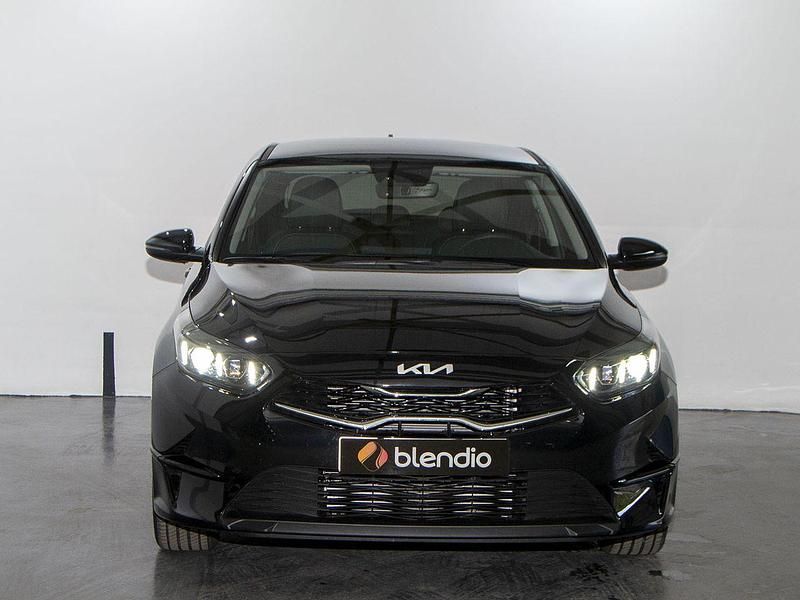 Usado Kia Ceed 120 CV (88 kW) 2024 Negro Utilitario