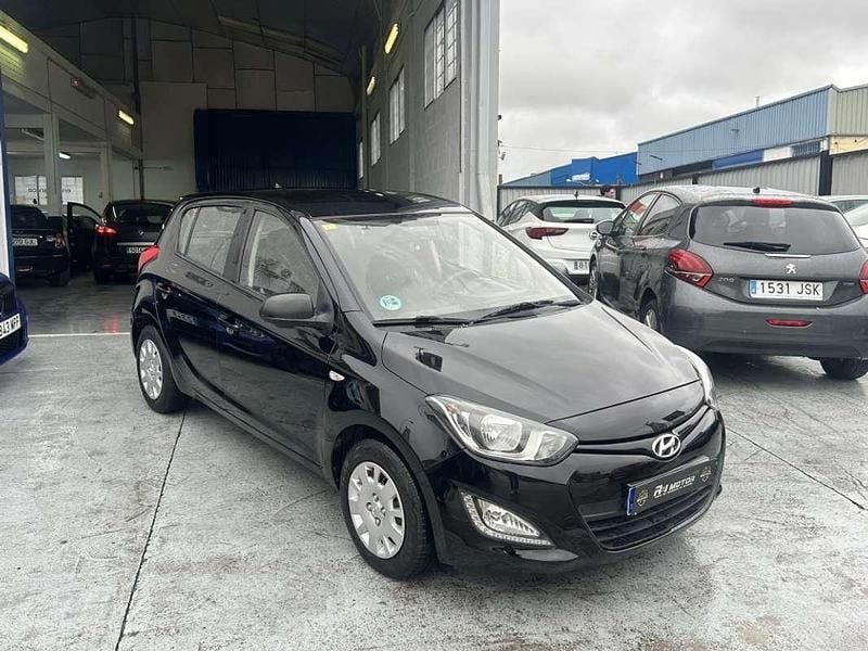 Usado Hyundai i20 85 CV (62 kW) 2013 Negro Utilitario