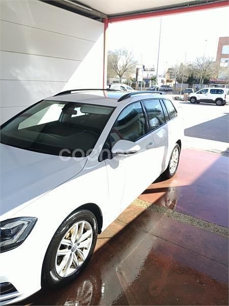 Usado VW Golf VII Advance 115 CV (84 kW) 2019 Blanco Familiar