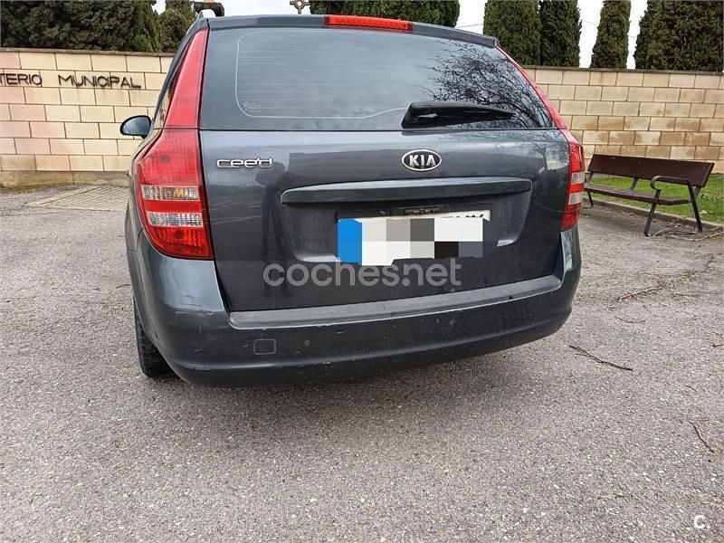 Usado Kia Ceed 122 CV (89 kW) 2007 Gris / plata Utilitario