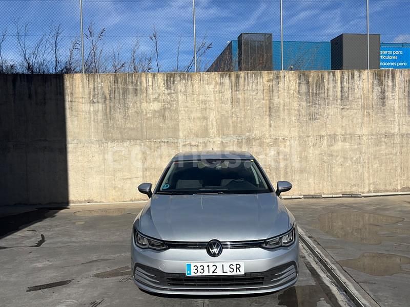 Usado VW Golf VIII Life 115 CV (84 kW) 2021 Gris / plata Berlina