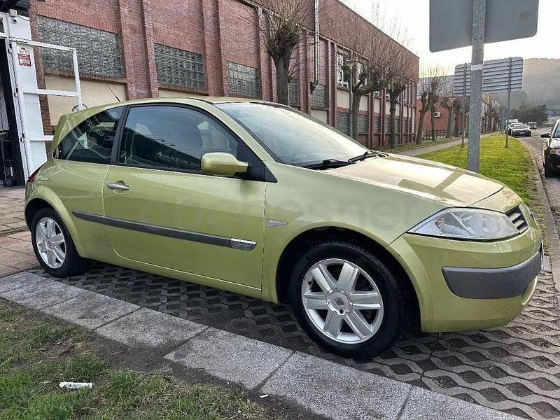 Usado Renault Mégane II Dynamique 115 CV (84 kW) 2004 Verde Berlina