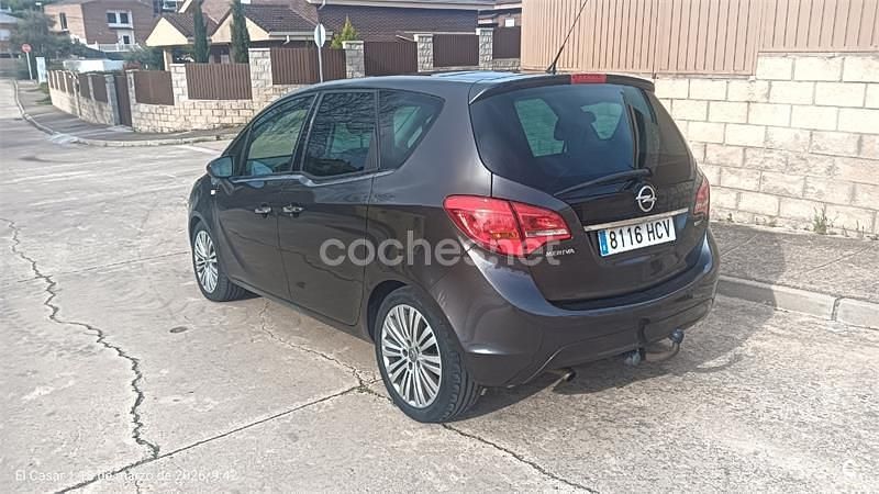 Usado Opel Meriva Cosmo 110 CV (80 kW) 2011 Marrón Monovolumen