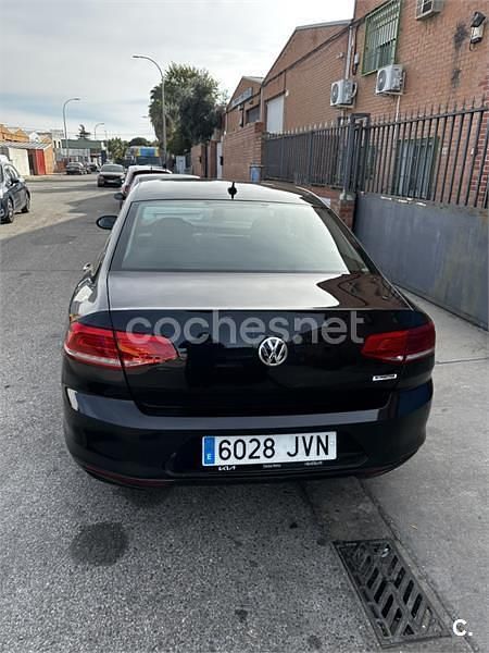 Usado VW Passat Advance 120 CV (88 kW) 2016 Negro Berlina