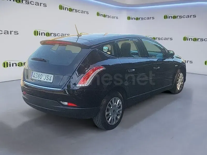 Usado Lancia Delta 165 CV (121 kW) 2009 Negro Utilitario