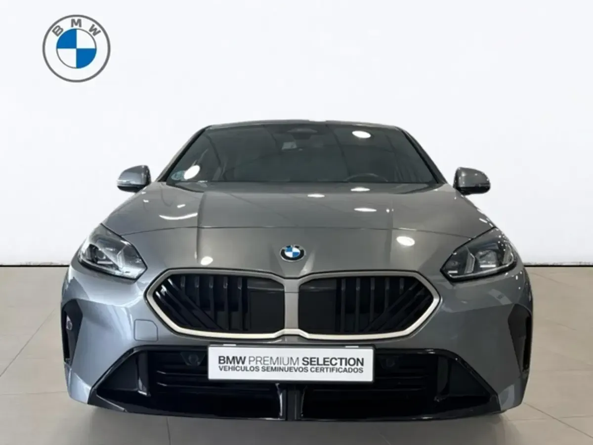 Usado BMW 120 Comfort Edition 163 CV (119 kW) 2025 Gris Utilitario