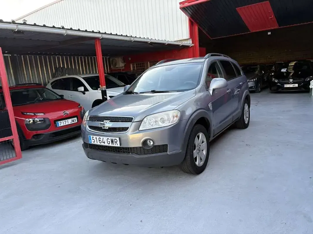 Usado Chevrolet Captiva LT 150 CV (110 kW) 2010 Gris SUV
