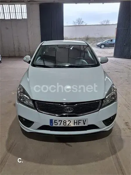 Usado Kia ProCeed 126 CV (92 kW) 2011 Blanco Utilitario
