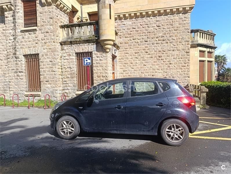 Usado Kia Venga 90 CV (66 kW) 2010 Negro Utilitario