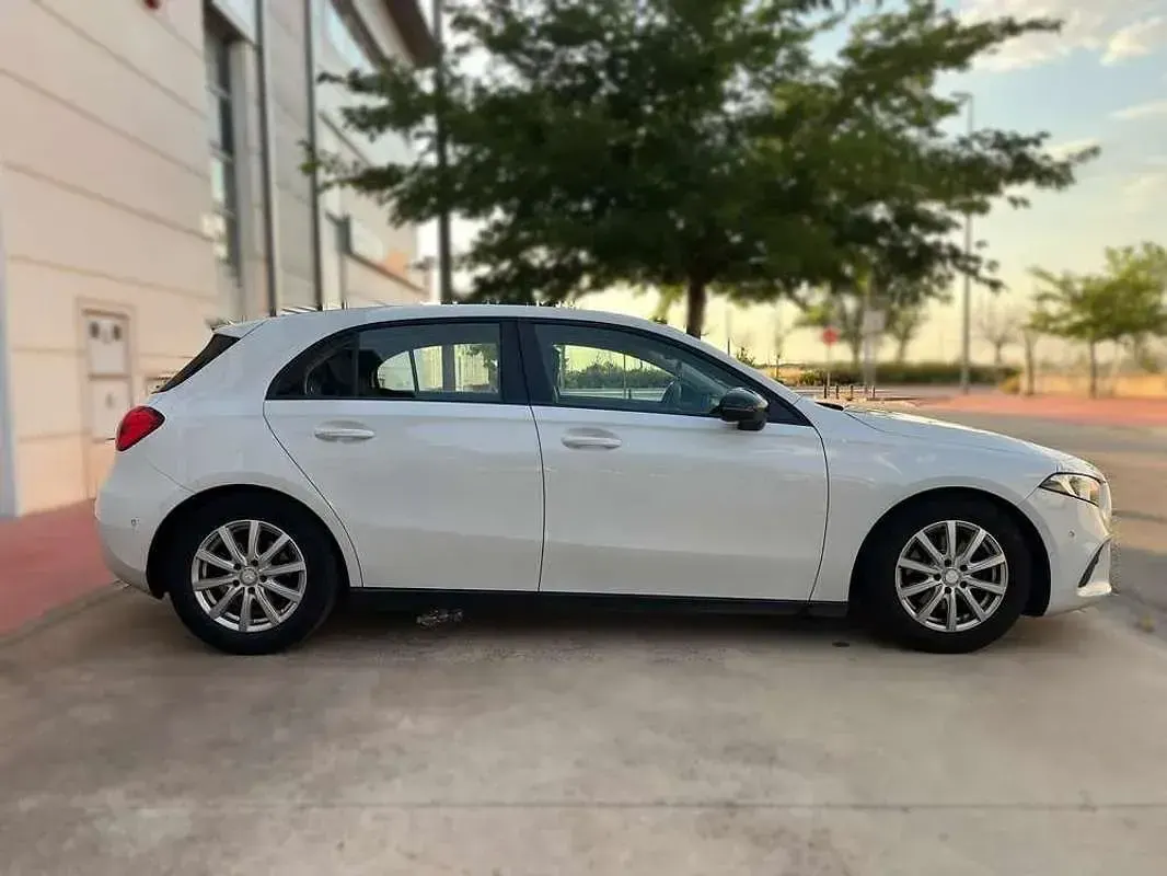 Usado Mercedes A180 116 CV (85 kW) 2020 Blanco Utilitario