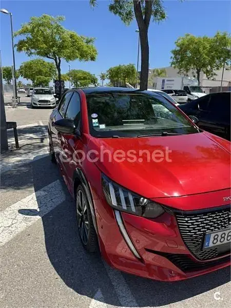 Usado Peugeot 208 GT-line 100 CV (73 kW) 2021 Rojo Utilitario