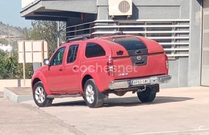 Usado Nissan Navara Pack 190 CV (139 kW) 2010 Rojo Recogida