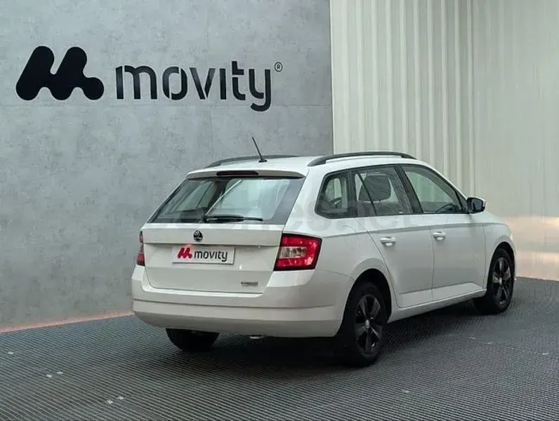 Usado Skoda Fabia Ambition 90 CV (66 kW) 2016 Blanco Familiar