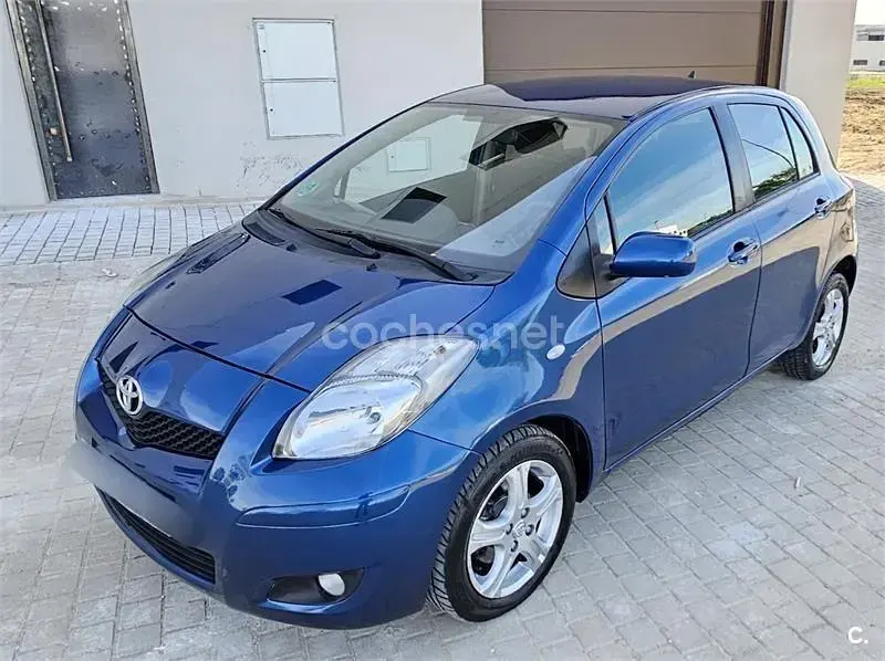 Usado Toyota Yaris 101 CV (74 kW) 2010 Azul Utilitario