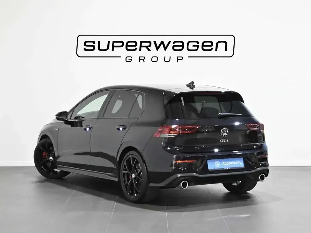 Usado VW Golf VIII GTI 245 CV (180 kW) 2023 Negro Utilitario
