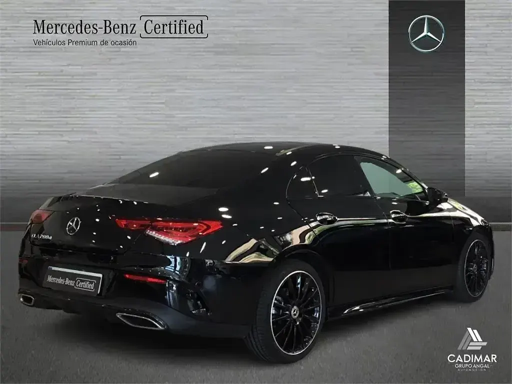 Usado Mercedes CLA200 150 CV (110 kW) 2023 Negro cosmos Berlina