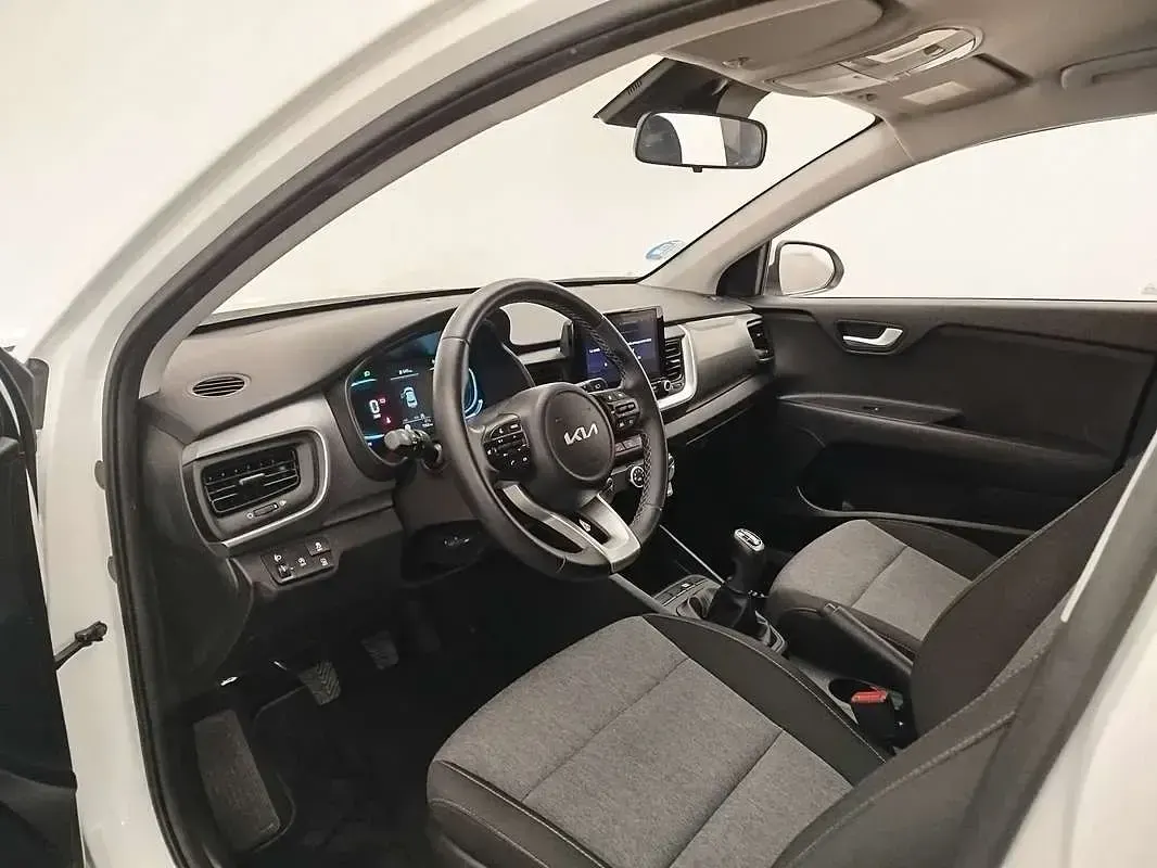 Usado Kia Stonic 101 CV (74 kW) 2025 Blanco SUV