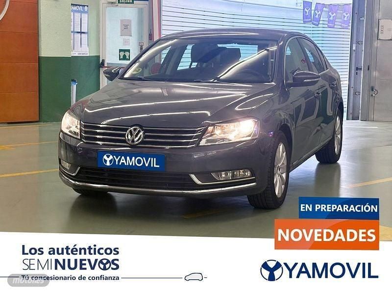 Gris / plata Usado 2011 VW Passat Advance Berlina | 11.950 € (Precio justo) - Imagen 1/4