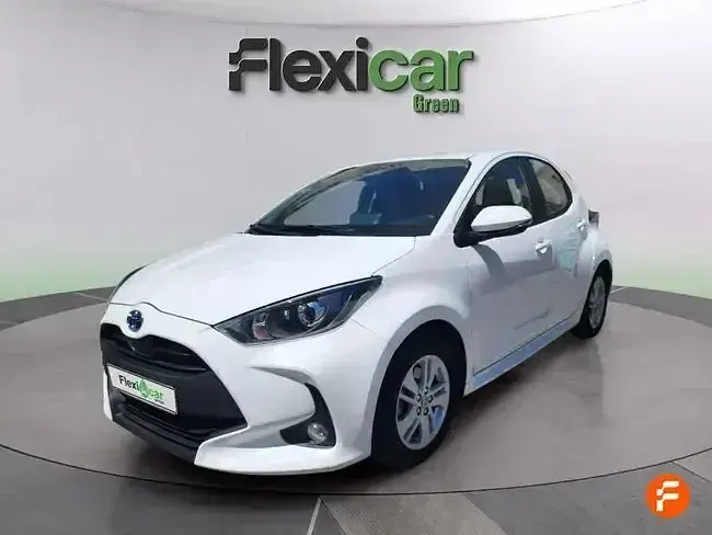 Usado Toyota Yaris Style 116 CV (85 kW) 2025 Blanco Utilitario