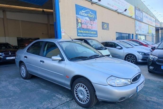 Gris Usado 2000 Ford Mondeo Berlina | 1999 € - Imagen 1/4