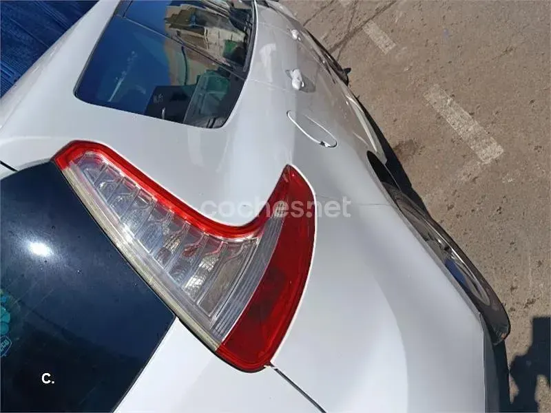 Usado Renault Scénic Dynamique 110 CV (80 kW) 2011 Blanco Monovolumen