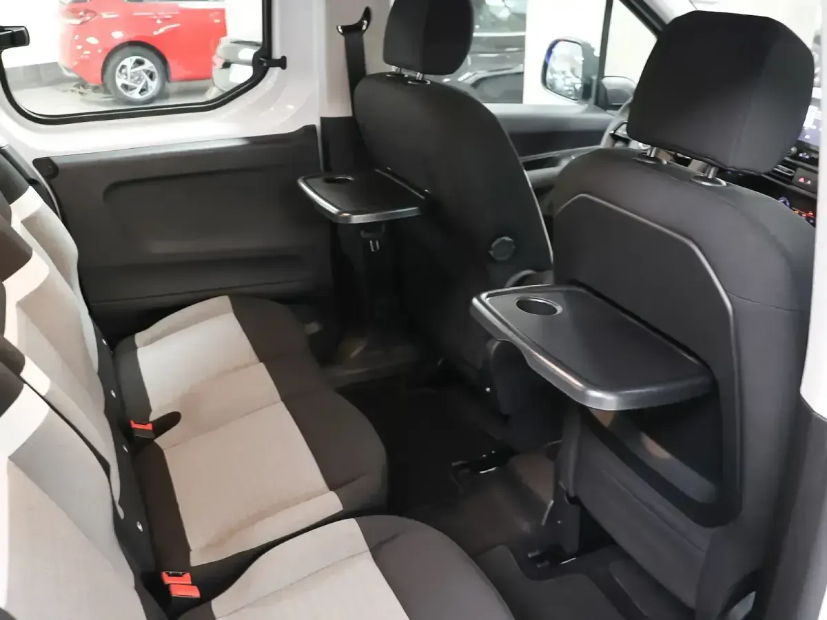 Usado Citroën Berlingo 100 CV (73 kW) 2025 Gris Monovolumen