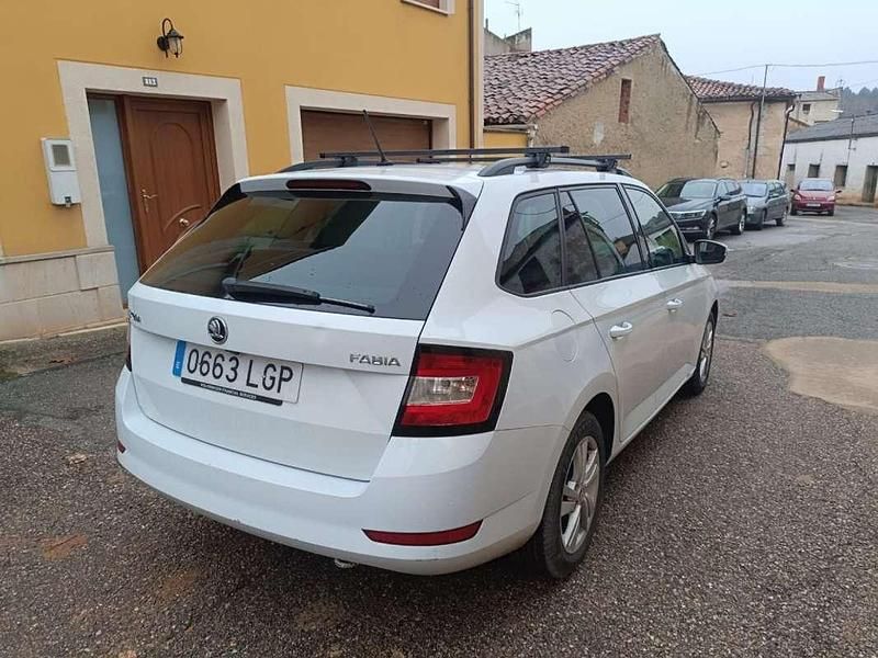 Usado Skoda Fabia Active 95 CV (69 kW) 2021 Blanco Utilitario