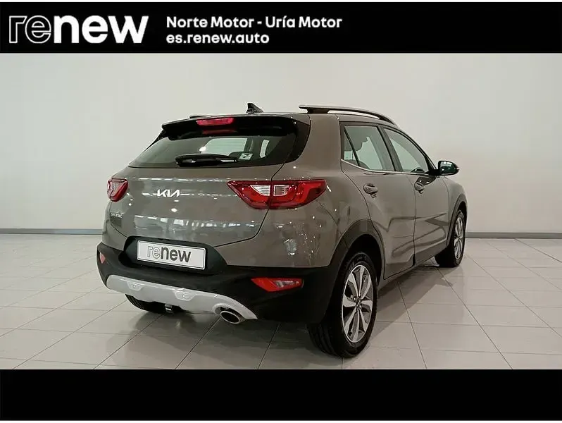 Usado Kia Stonic 84 CV (61 kW) 2023 Gris / plata SUV