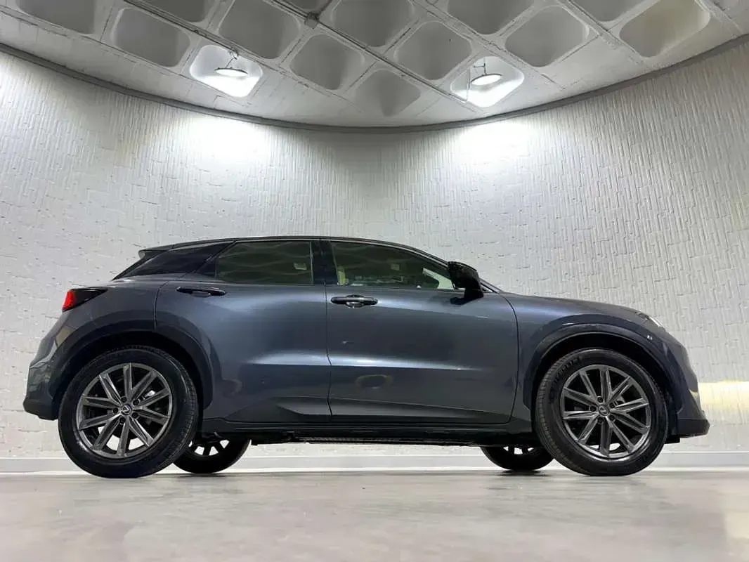 Usado Lexus LBX 136 CV (100 kW) 2024 Gris SUV