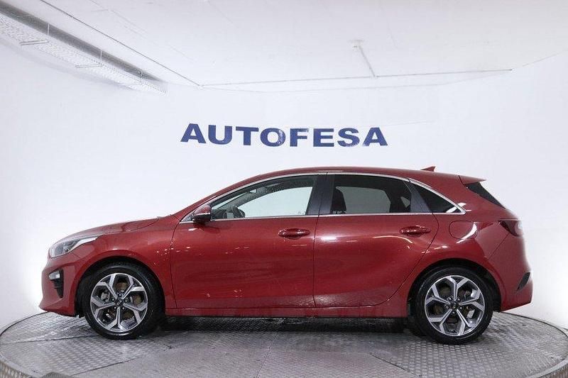 Usado Kia Ceed GT GT-Line 115 HP (84 kW) 2019 Vermelho Citadino