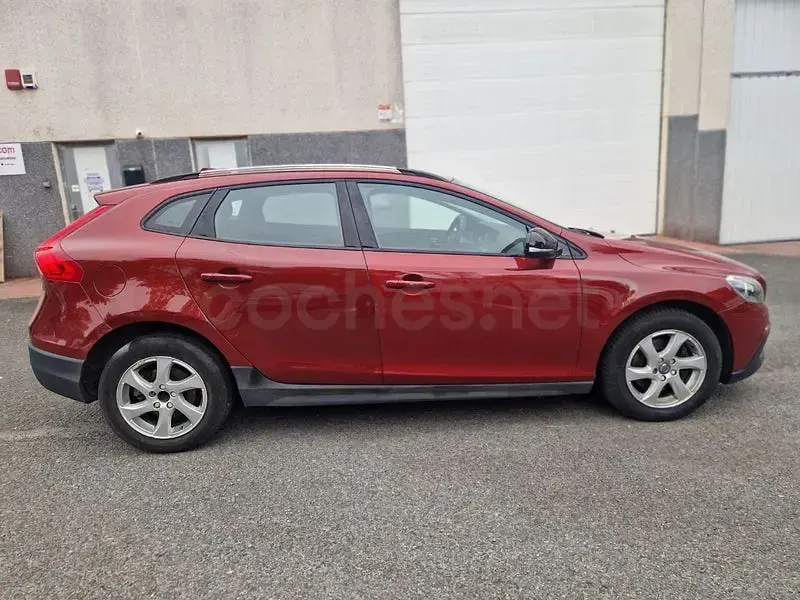 Usado Volvo V40 CC Kinetic 115 CV (84 kW) 2015 Granate Familiar