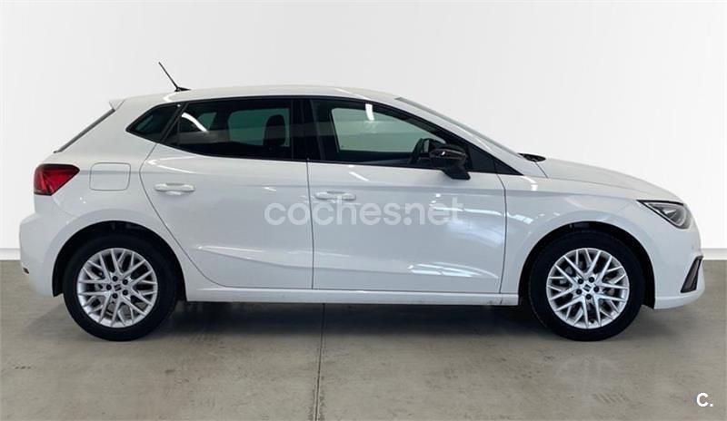 Usado Seat Ibiza FR 110 CV (80 kW) 2023 Blanco Utilitario