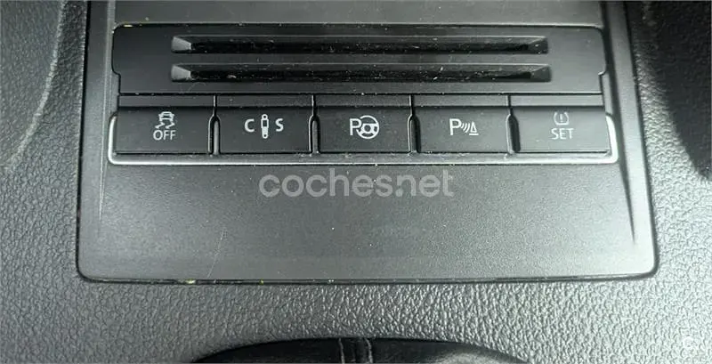 Usado VW Touran Edition 105 CV (77 kW) 2014 Blanco Monovolumen