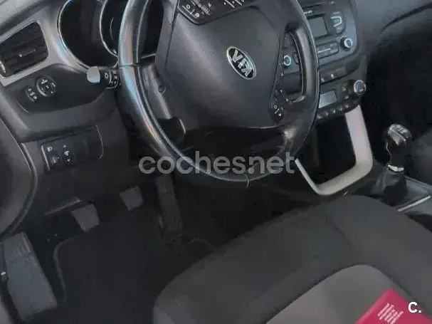 Usado Kia Ceed GT 90 CV (66 kW) 2013 Gris / plata Berlina