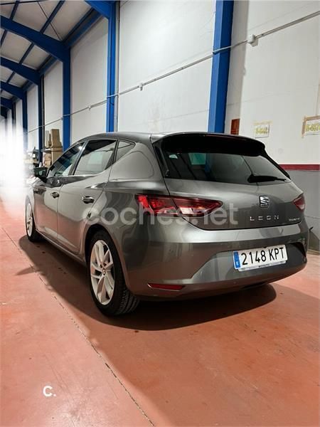 Usado Seat Leon Ecomotive 110 CV (80 kW) 2014 Gris / plata Berlina