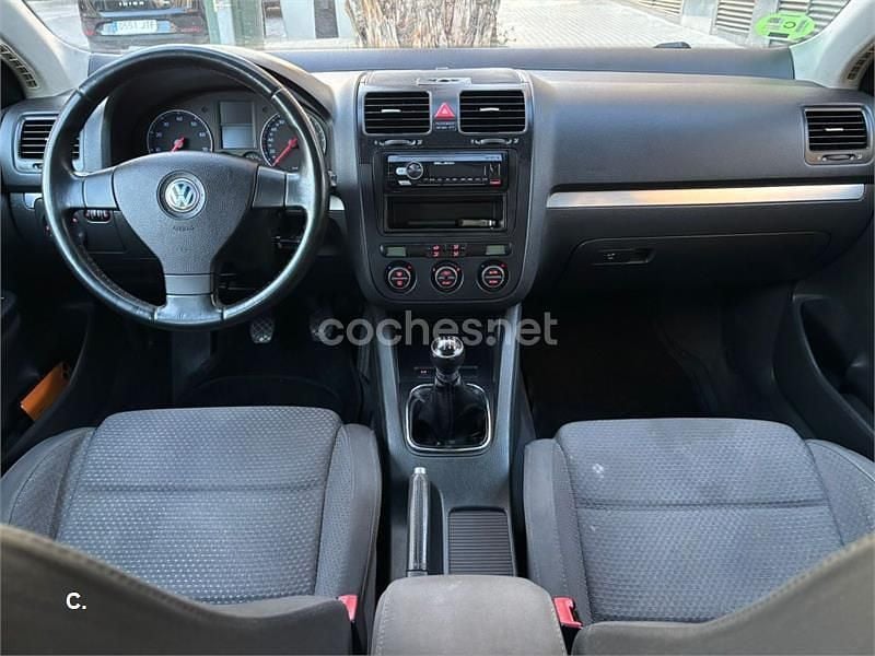 Usado VW Jetta Advance 115 CV (84 kW) 2006 Gris / plata Berlina
